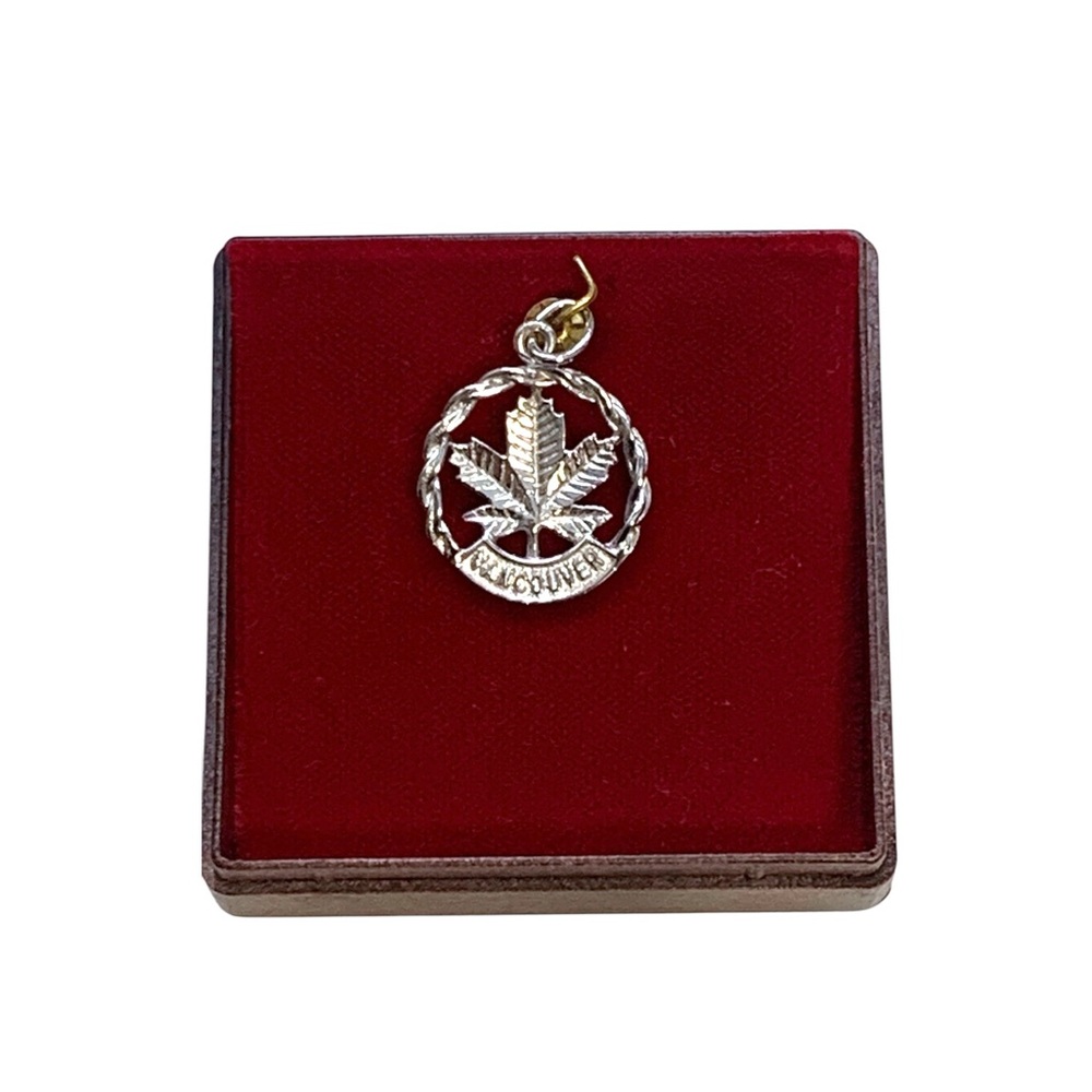 Vintage 70’s Sterling Silver Souvenir Vancouver Maple Leaf Charm - Picture 2 of 11